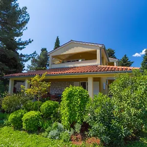https://franulovic-apartments.in-istria.net
